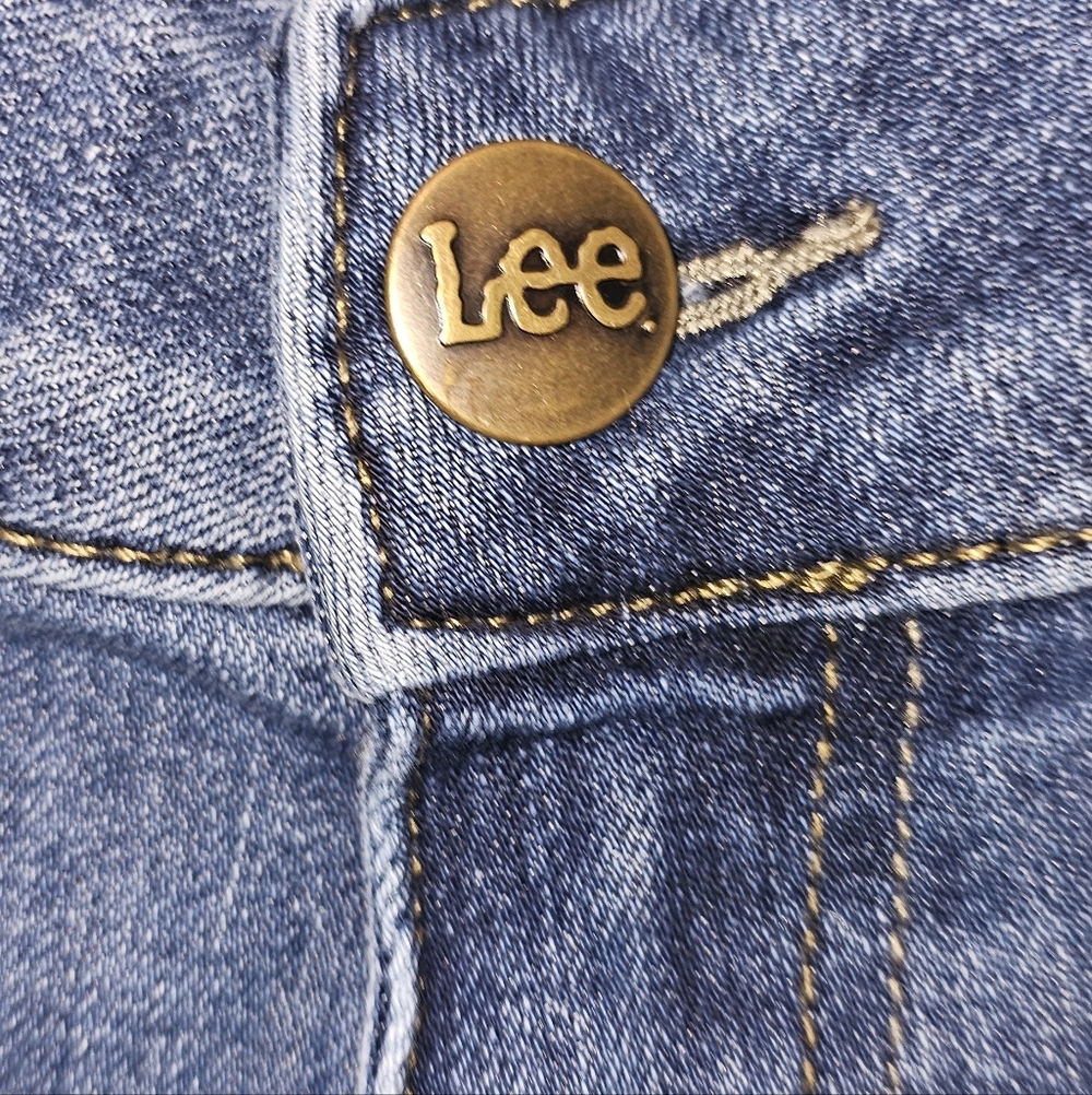 Classic Blue Lee's Women's Petite Jeans - Picture 2 of 6